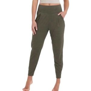 Vuori Lux Harem Jogger in Heather Green